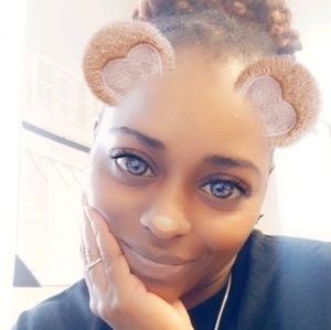 Meet your Posher, Monique